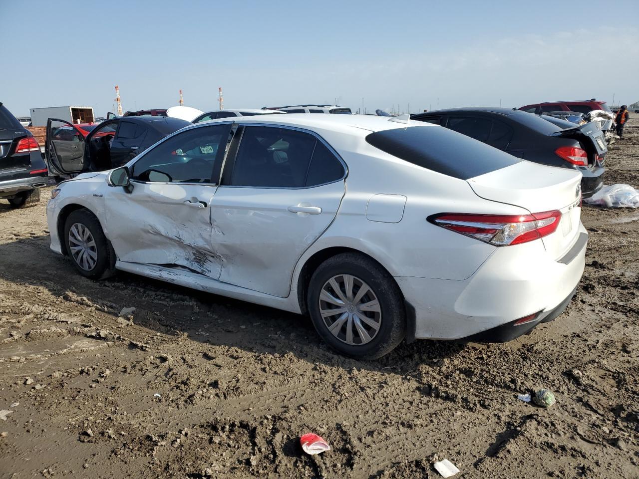 2020 TOYOTA CAMRY LE - Фото 2