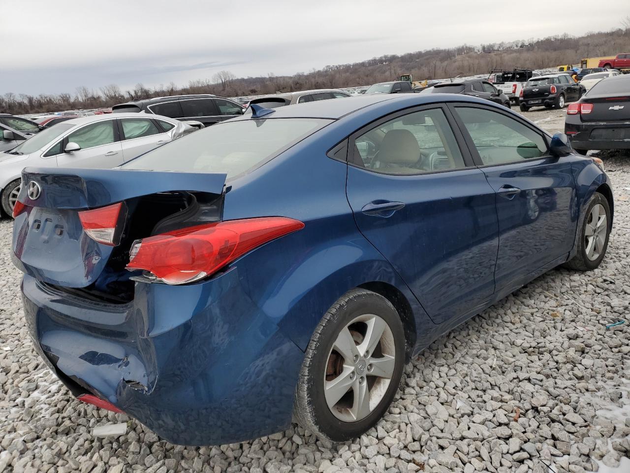 2013 HYUNDAI ELANTRA GL - Image 3