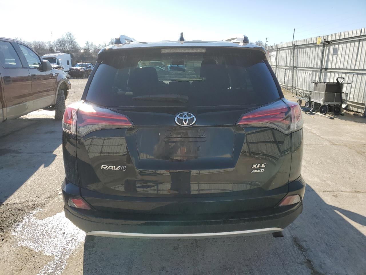 2016 TOYOTA RAV4 XLE - Image 6