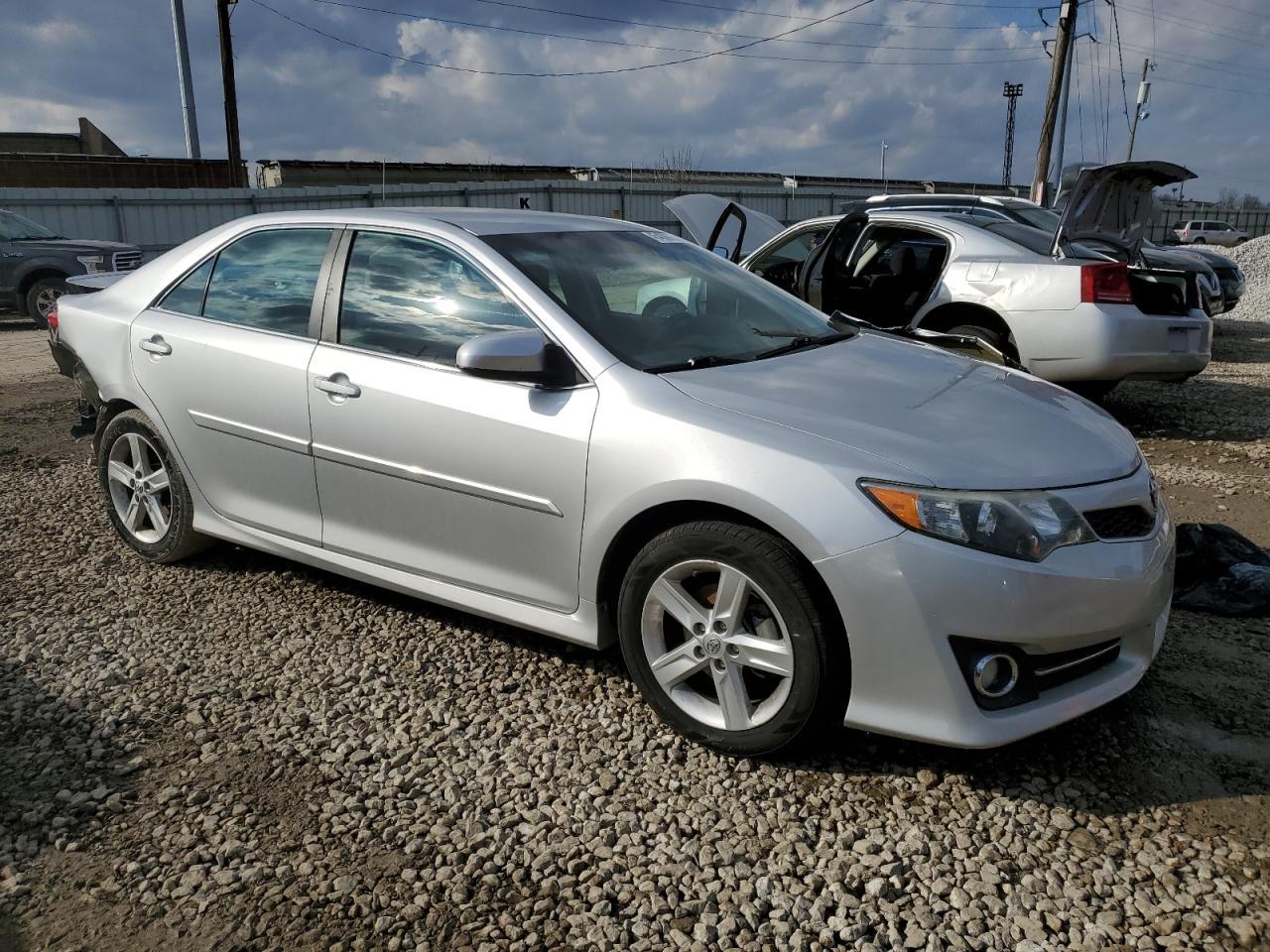 2014 TOYOTA CAMRY L - Image 4