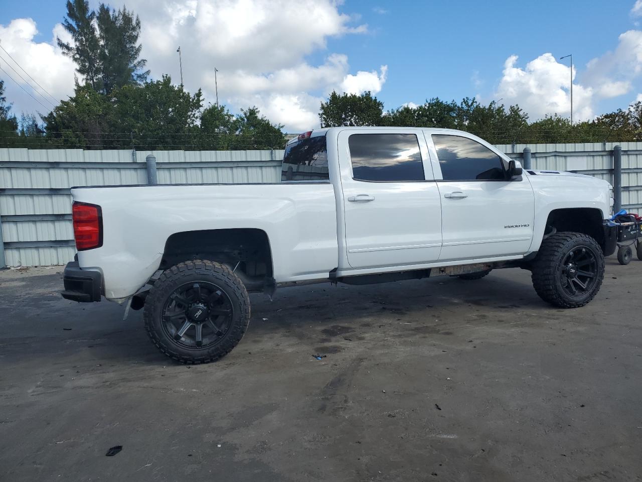 2018 CHEVROLET SILVERADO - Image 3