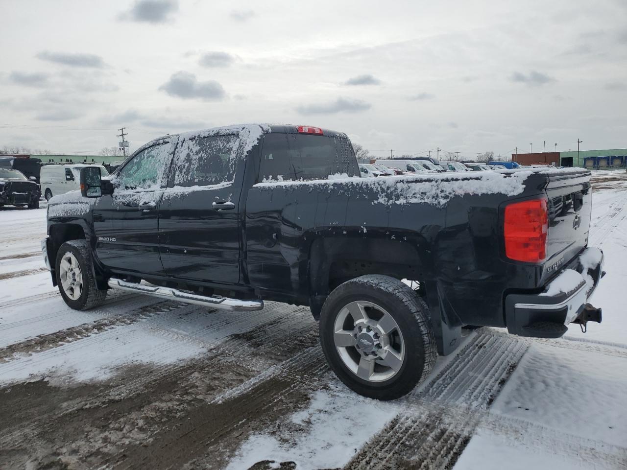 2018 CHEVROLET SILVERADO - Фото 2