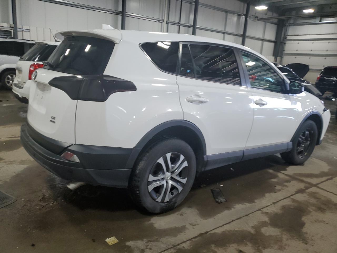 2017 TOYOTA RAV4 LE - Фото 3