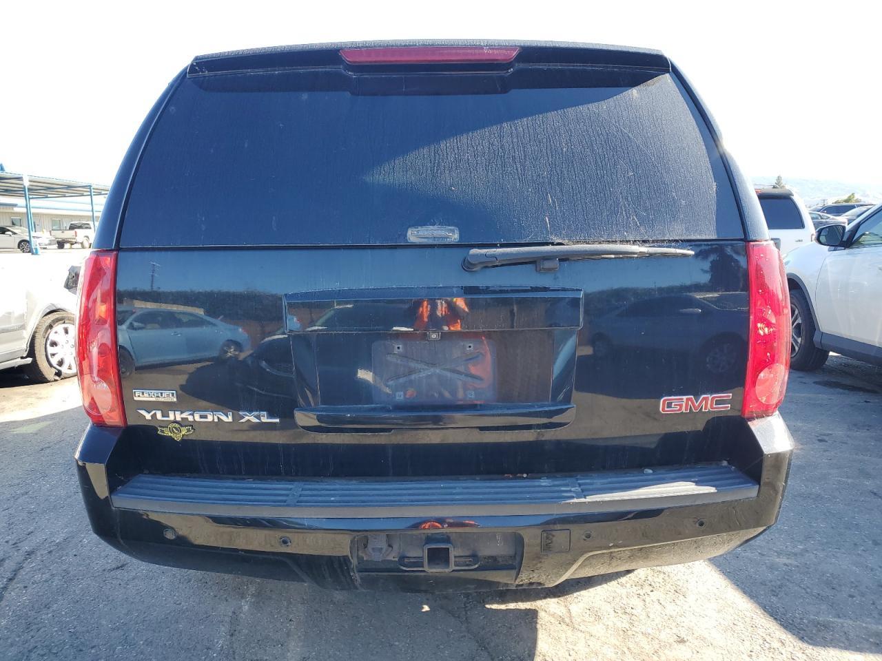2012 GMC YUKON XL K - Image 6