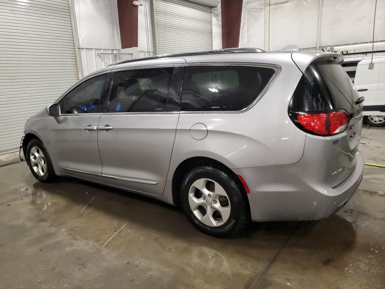 2017 CHRYSLER PACIFICA T - Image 2