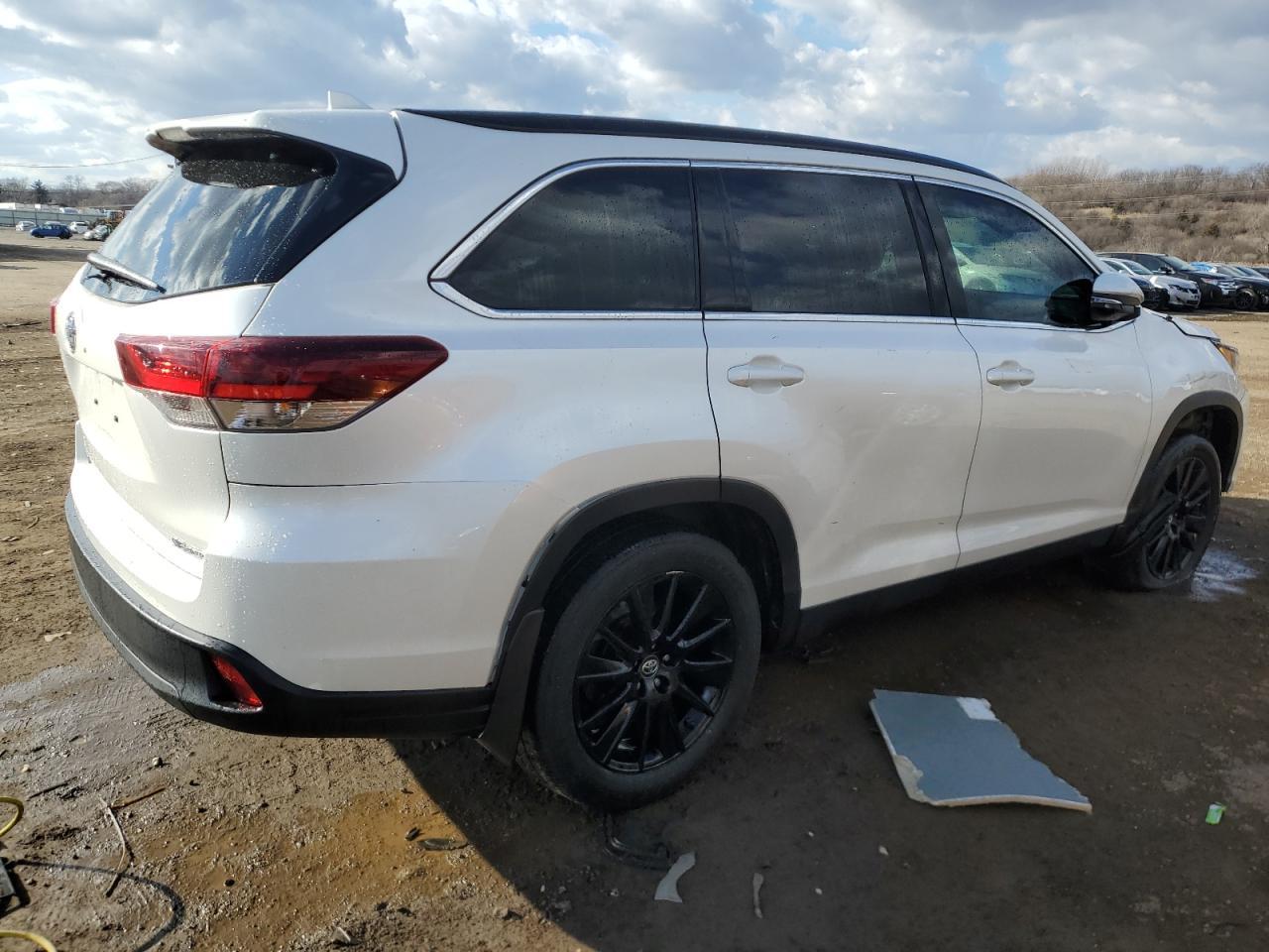 2019 TOYOTA HIGHLANDER - Image 3