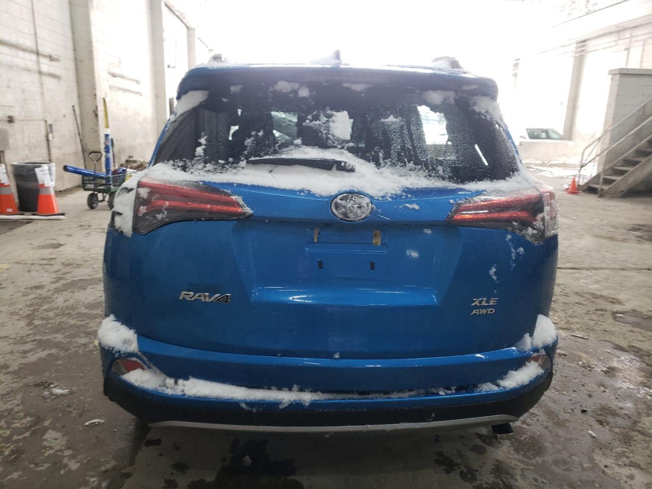 2017 TOYOTA RAV4 XLE - Фото 6