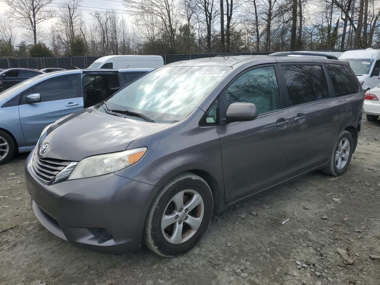 2015 TOYOTA SIENNA LE