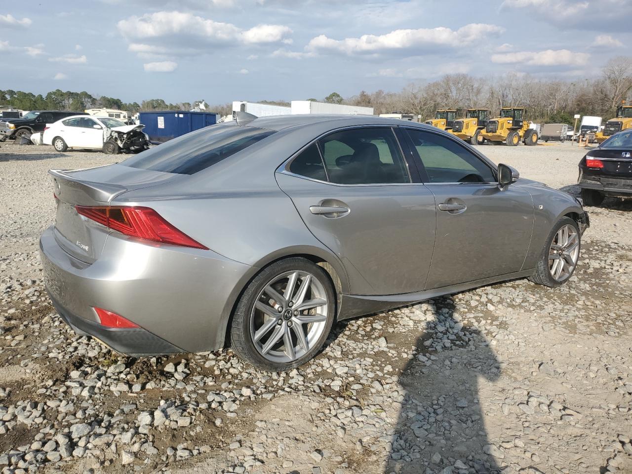 2017 LEXUS IS 200T - Фото 3