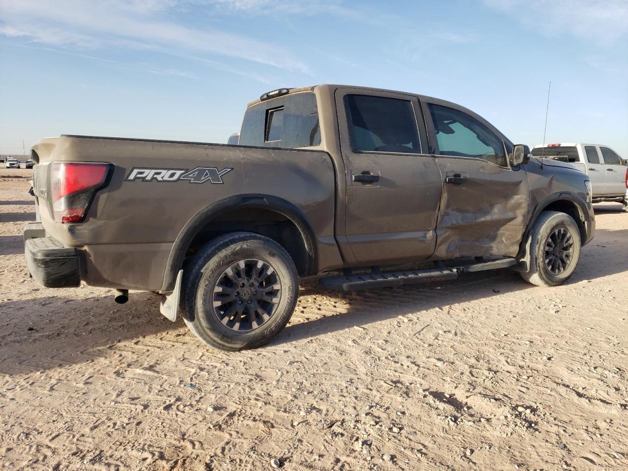 2021 NISSAN TITAN SV - Фото 3
