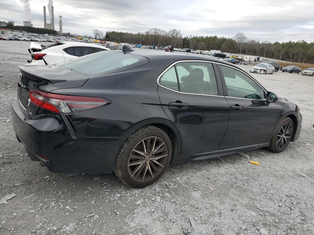 2021 TOYOTA CAMRY SE - Фото 3
