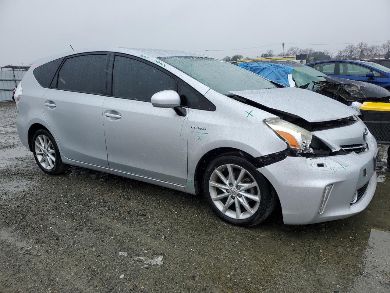 2013 TOYOTA PRIUS V - Image 4