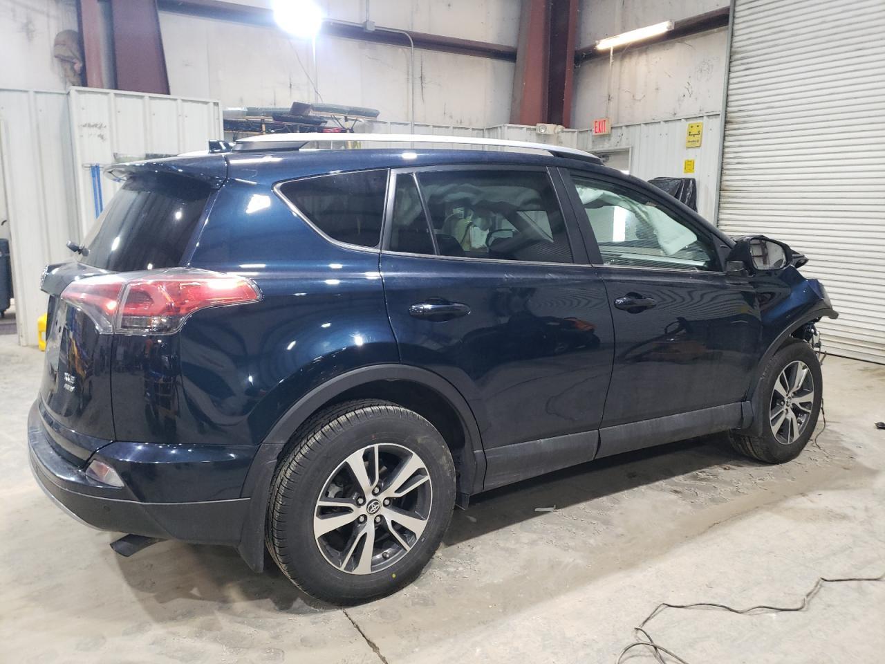 2017 TOYOTA RAV4 XLE - Фото 3