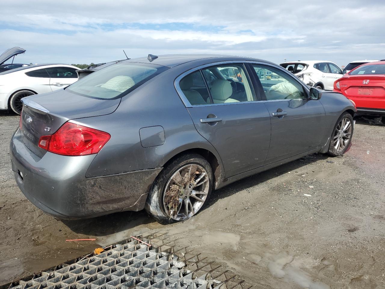 2011 INFINITI G37 BASE - Фото 3