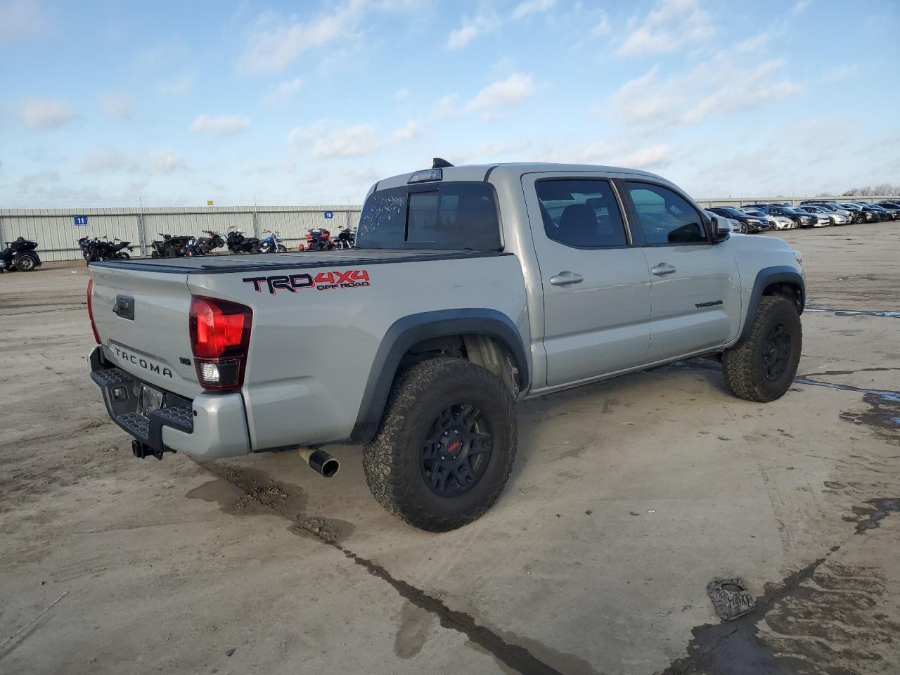 2019 TOYOTA TACOMA DOU - Фото 3