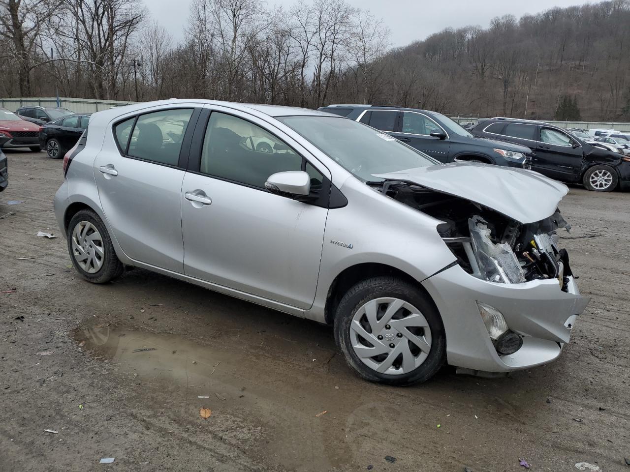 2015 TOYOTA PRIUS C - Фото 4