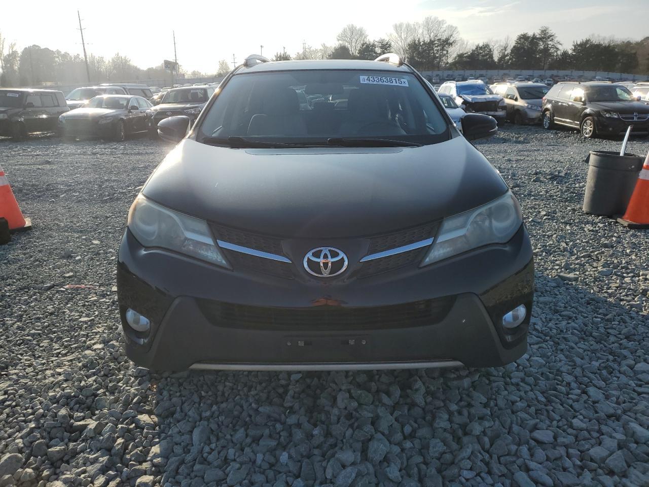 2015 TOYOTA RAV4 XLE - Image 5