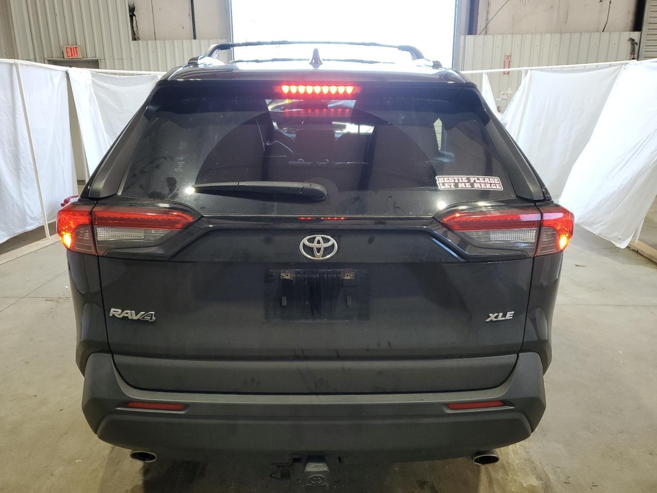 2020 TOYOTA RAV4 XLE P - Фото 6