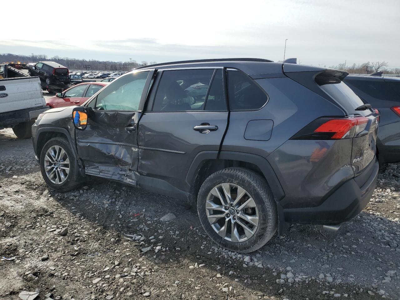2019 TOYOTA RAV4 XLE P - Фото 2