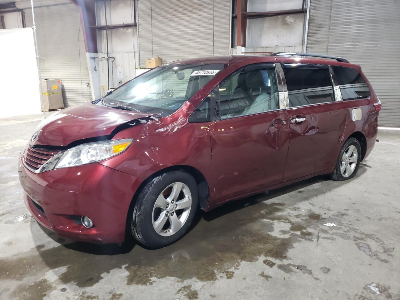 2015 TOYOTA SIENNA LE