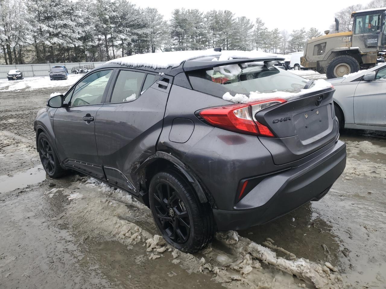 2022 TOYOTA C-HR XLE - Image 2