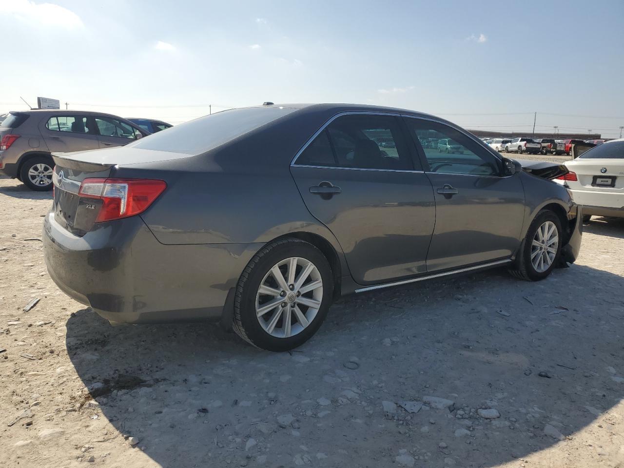 2014 TOYOTA CAMRY L - Фото 3