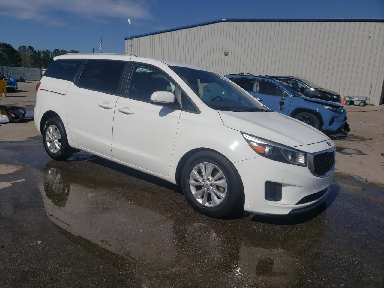 2017 KIA SEDONA LX - Image 4