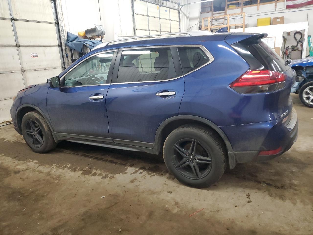 2017 NISSAN ROGUE SV - Фото 2