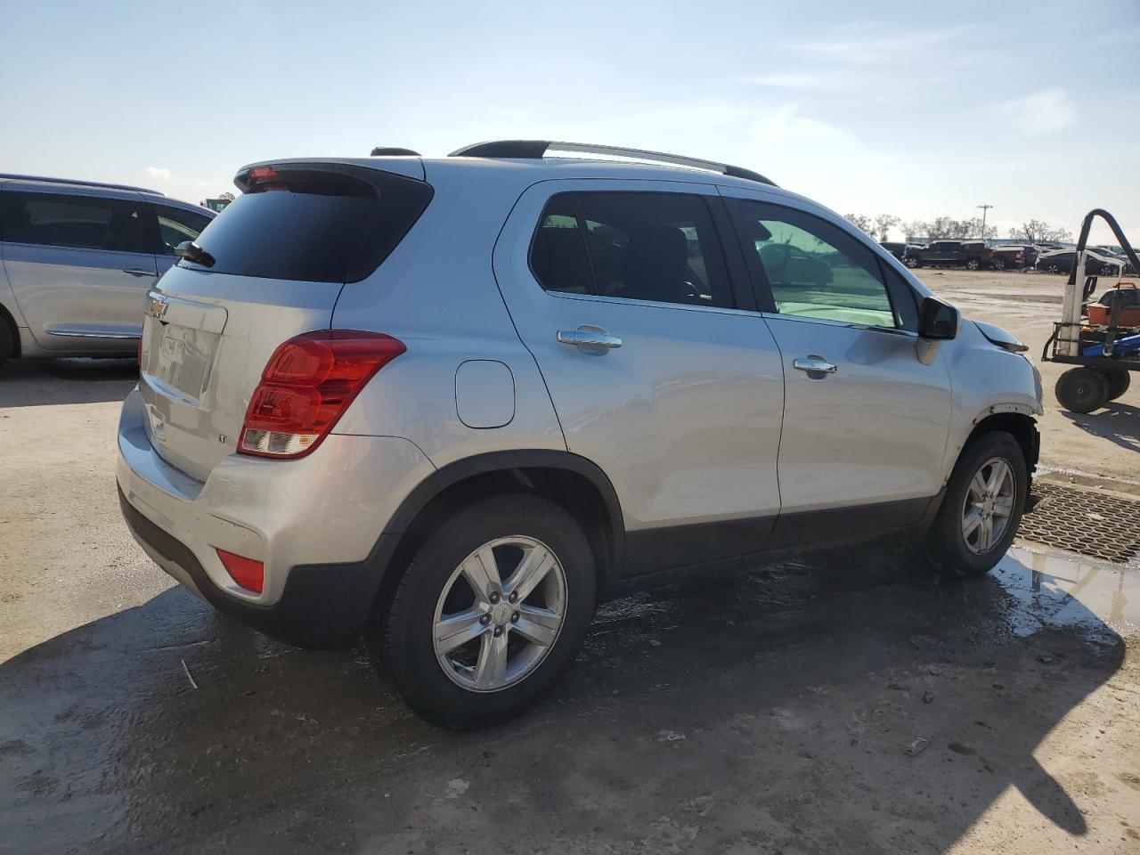 2019 CHEVROLET TRAX 1LT - Фото 3