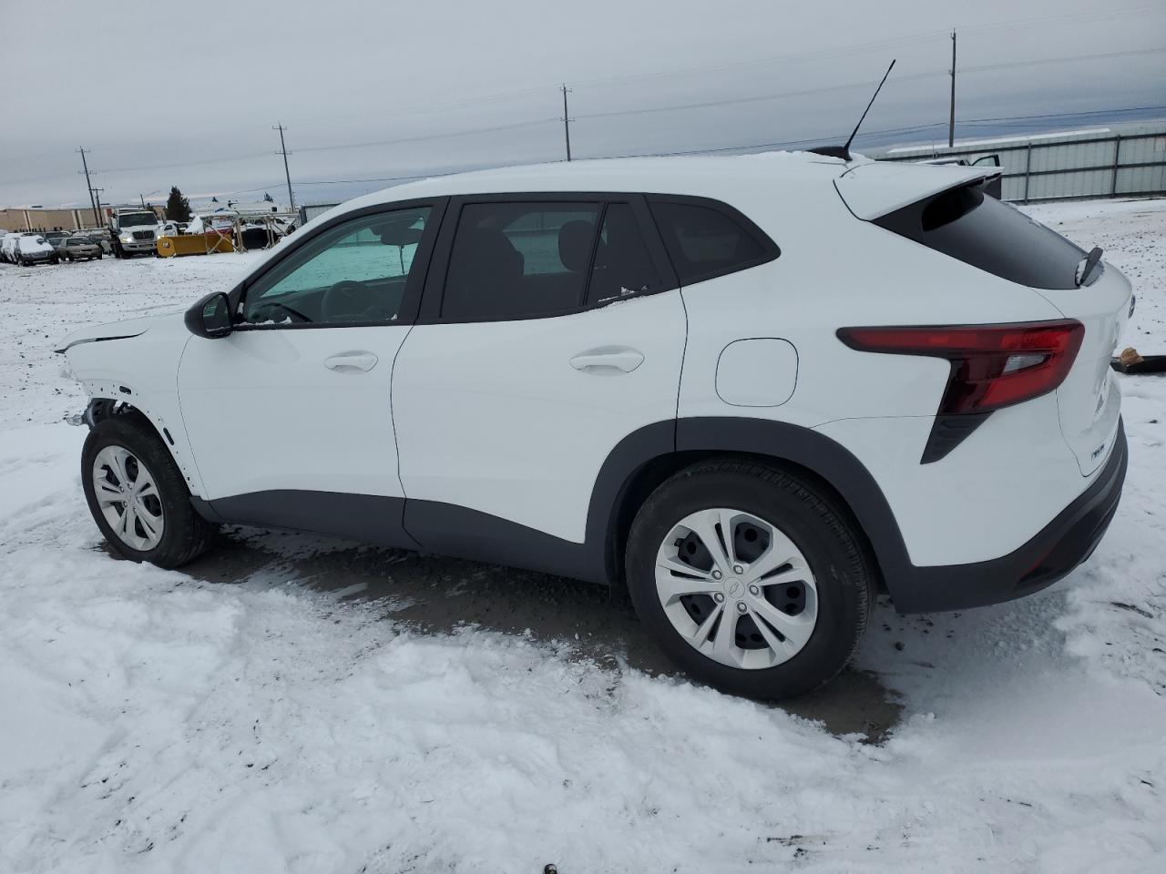 2024 CHEVROLET TRAX LS - Image 2