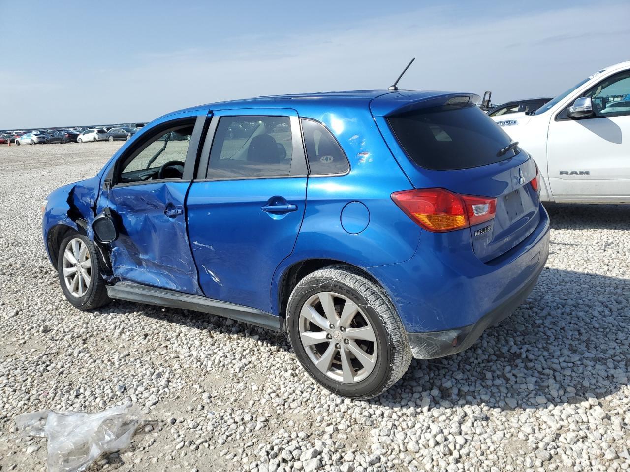 2015 MITSUBISHI OUTLANDER - Фото 2