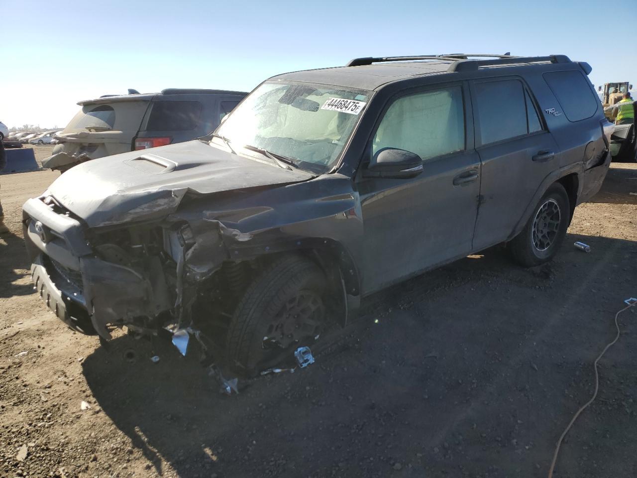 2024 TOYOTA 4RUNNER SR