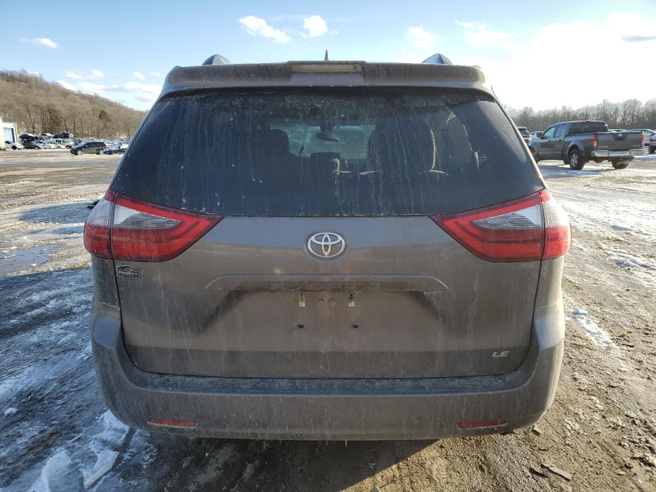 2020 TOYOTA SIENNA LE - Image 6