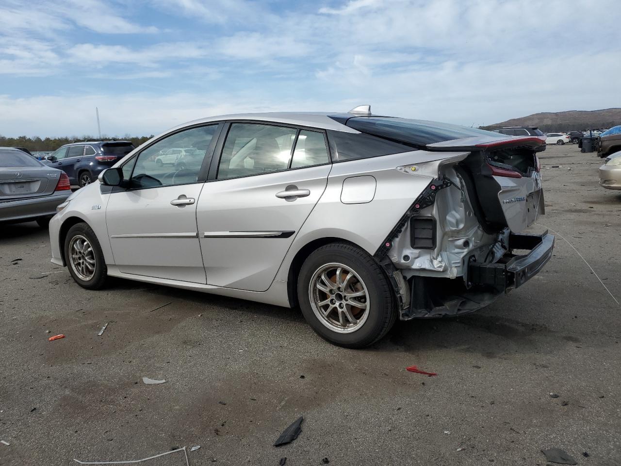 2022 TOYOTA PRIUS PRIM - Фото 2