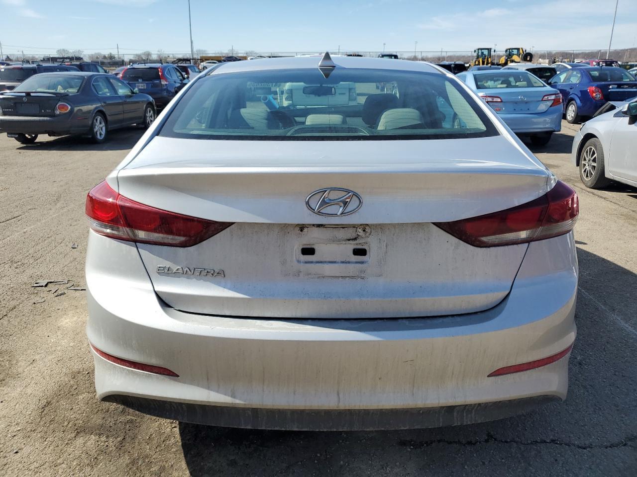 2018 HYUNDAI ELANTRA SE - Image 6