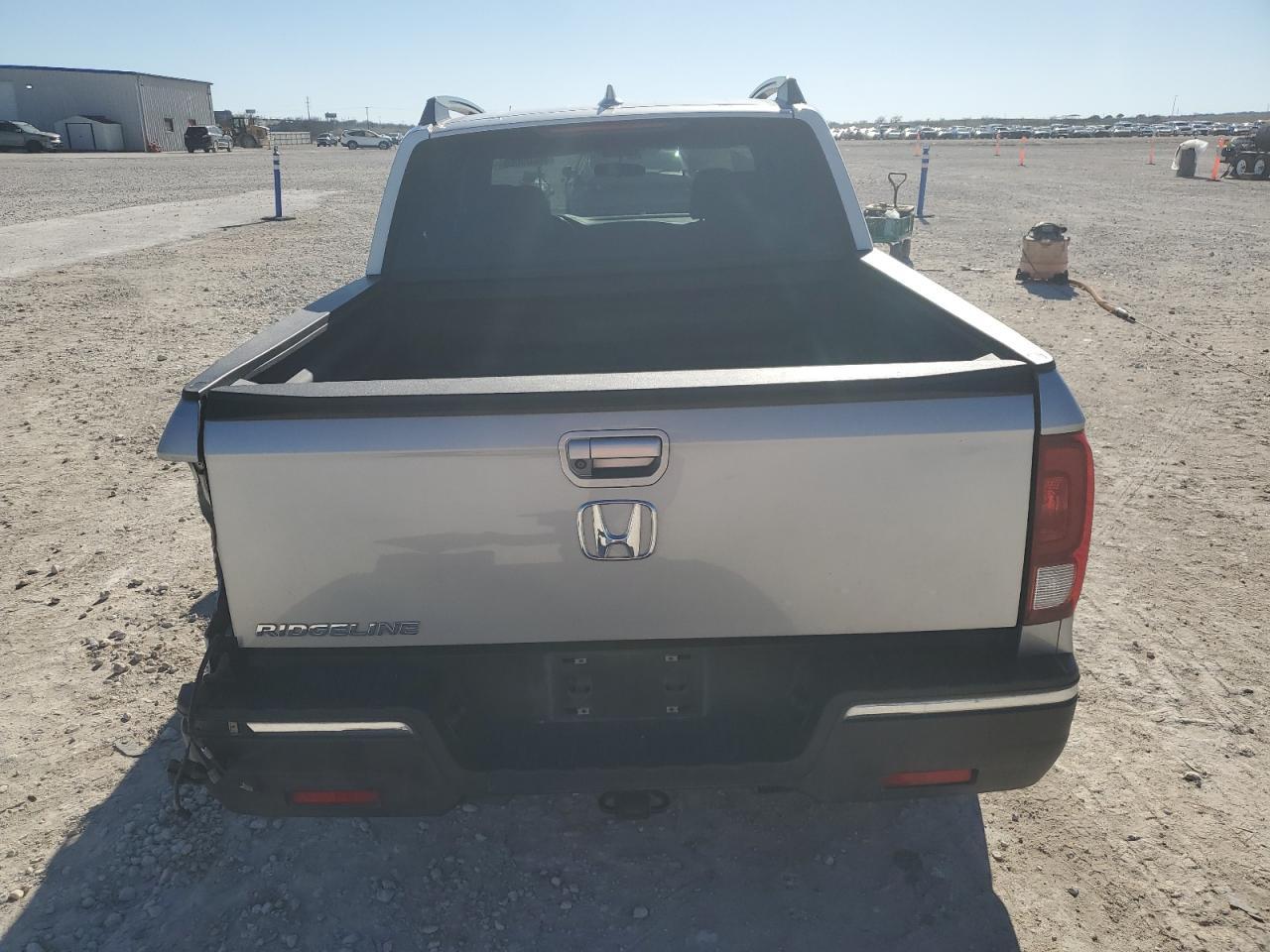 2017 HONDA RIDGELINE - Фото 6