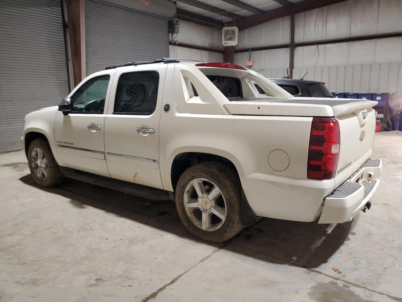 2013 CHEVROLET AVALANCHE - Фото 2