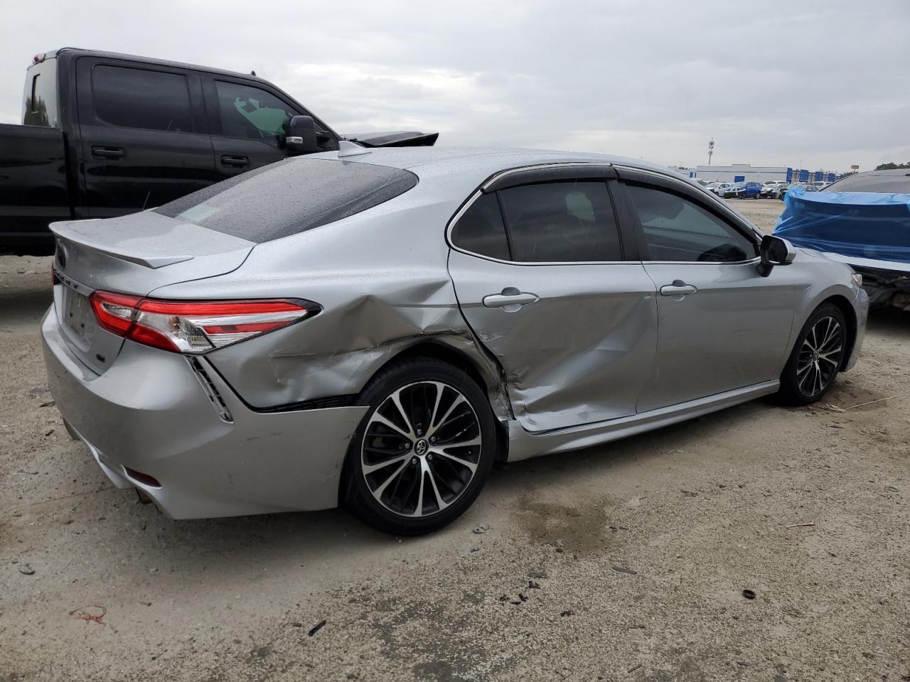 2020 TOYOTA CAMRY SE - Image 3