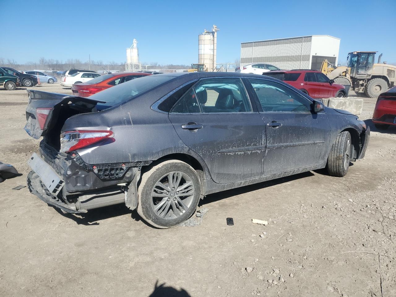 2017 TOYOTA CAMRY LE - Фото 3