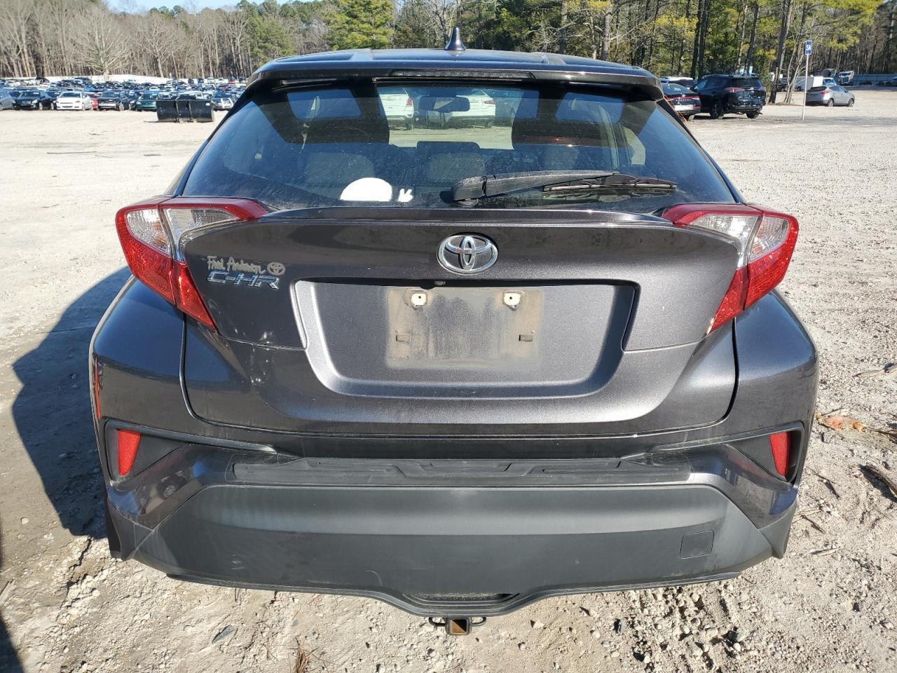 2019 TOYOTA C-HR XLE - Image 6