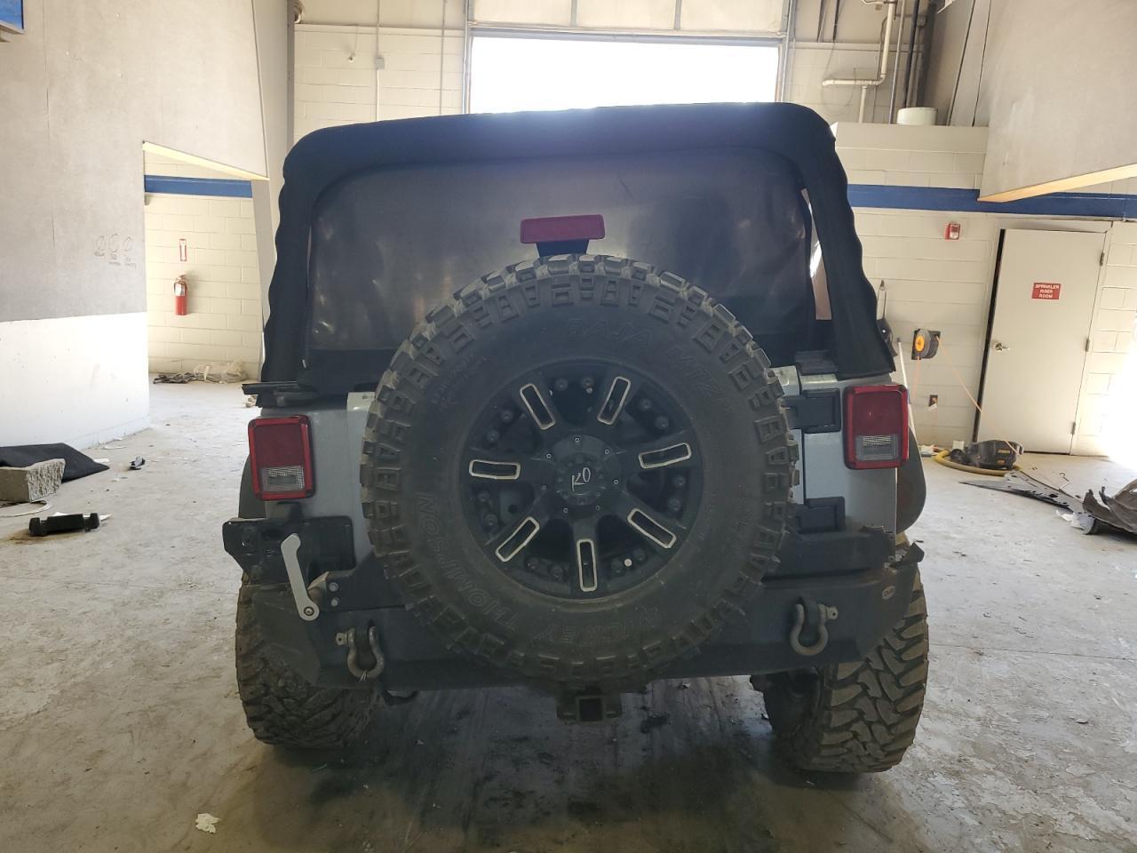2017 JEEP WRANGLER U - Image 6