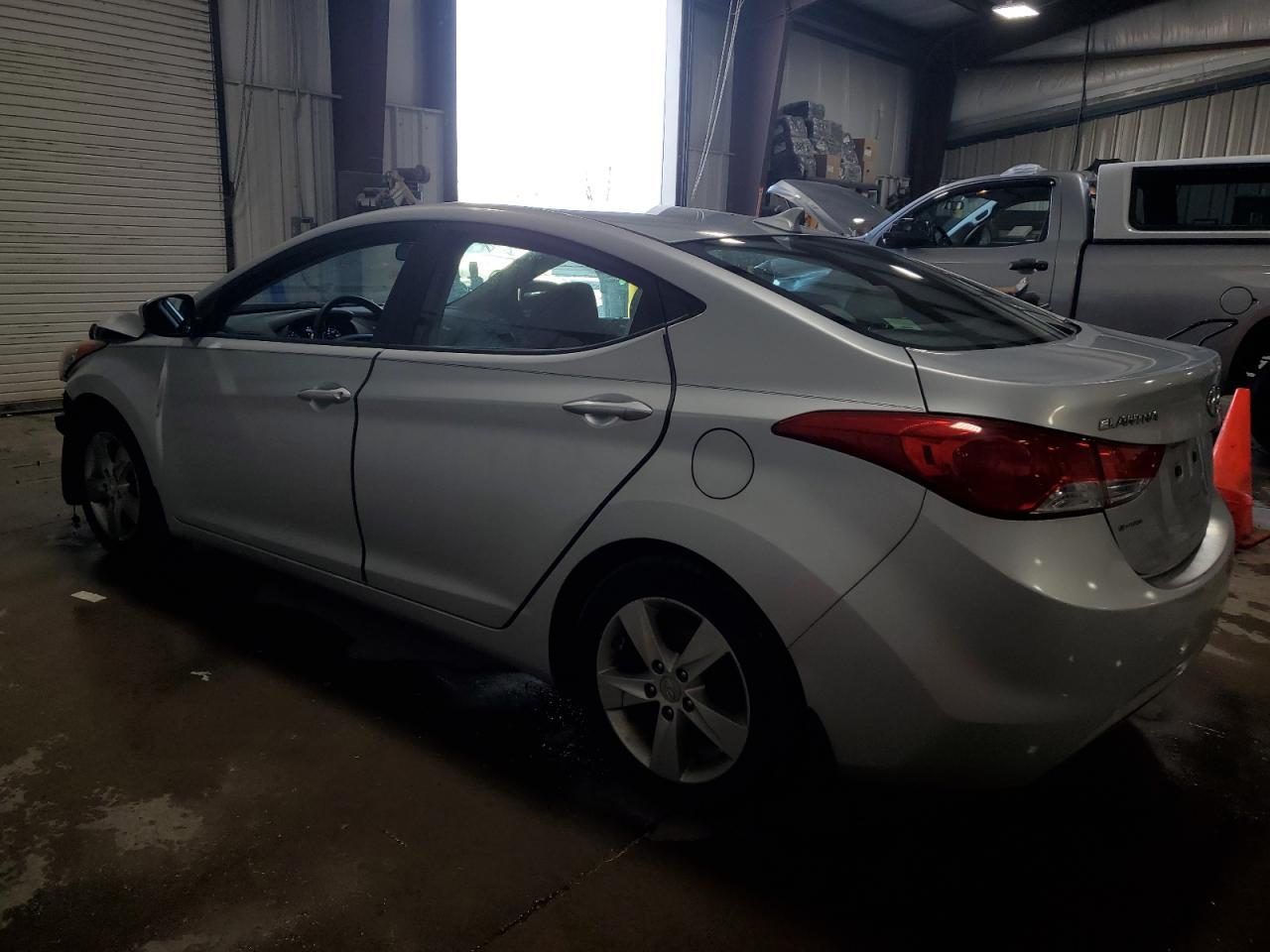 2013 HYUNDAI ELANTRA GL - Image 2