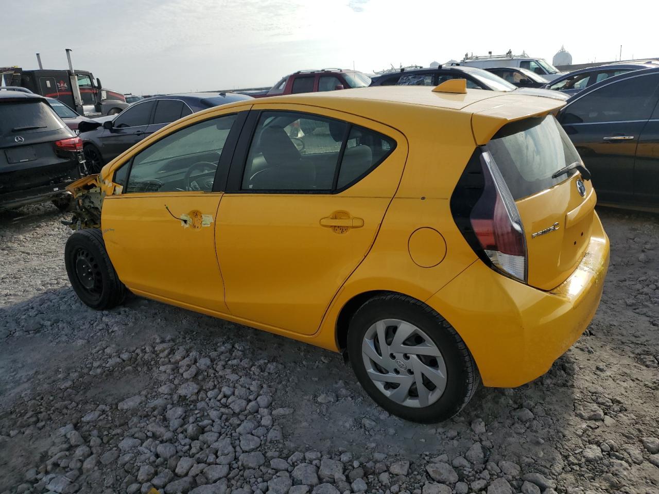 2015 TOYOTA PRIUS C - Фото 2