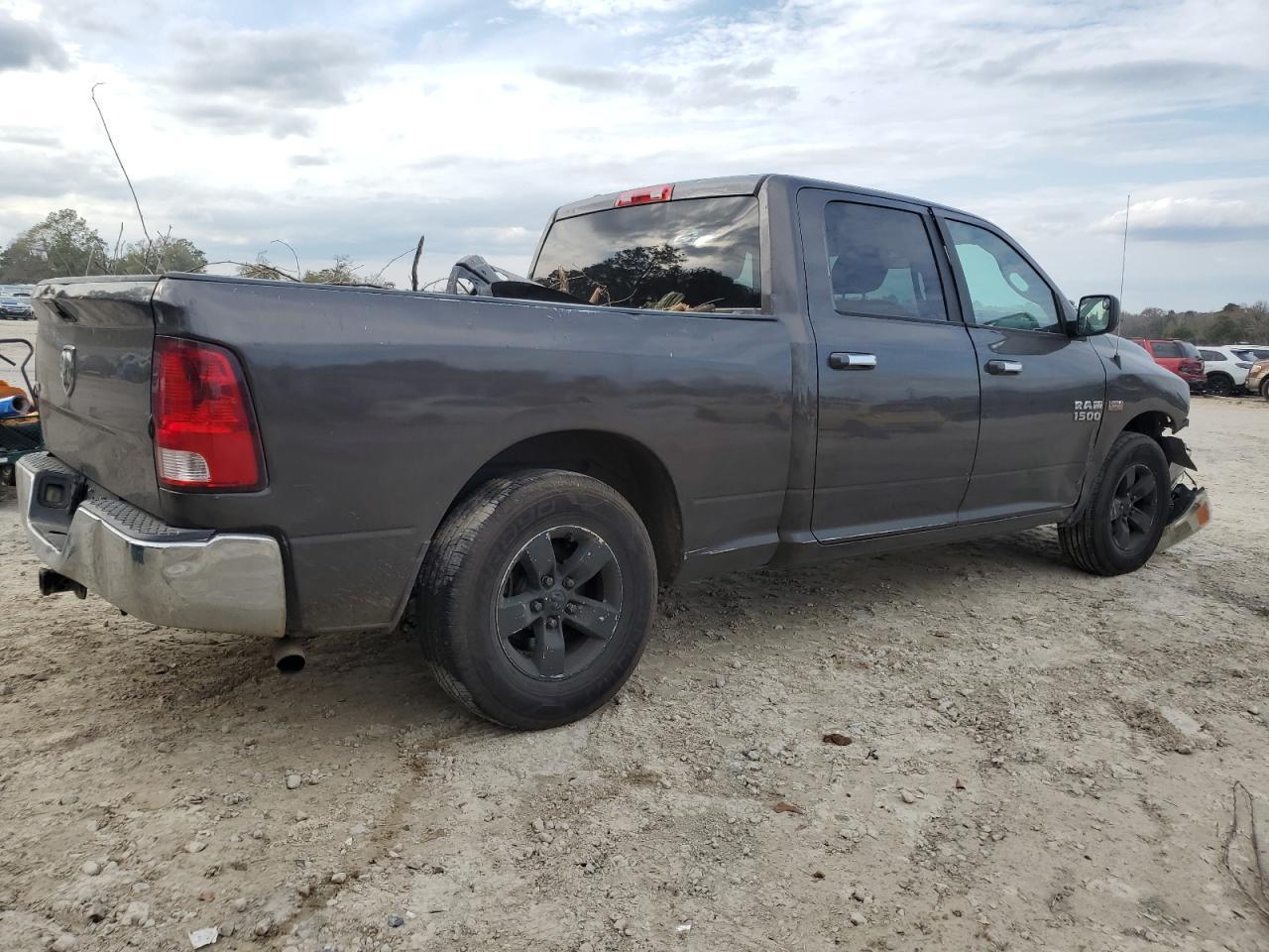 2017 RAM 1500 SLT - Фото 3