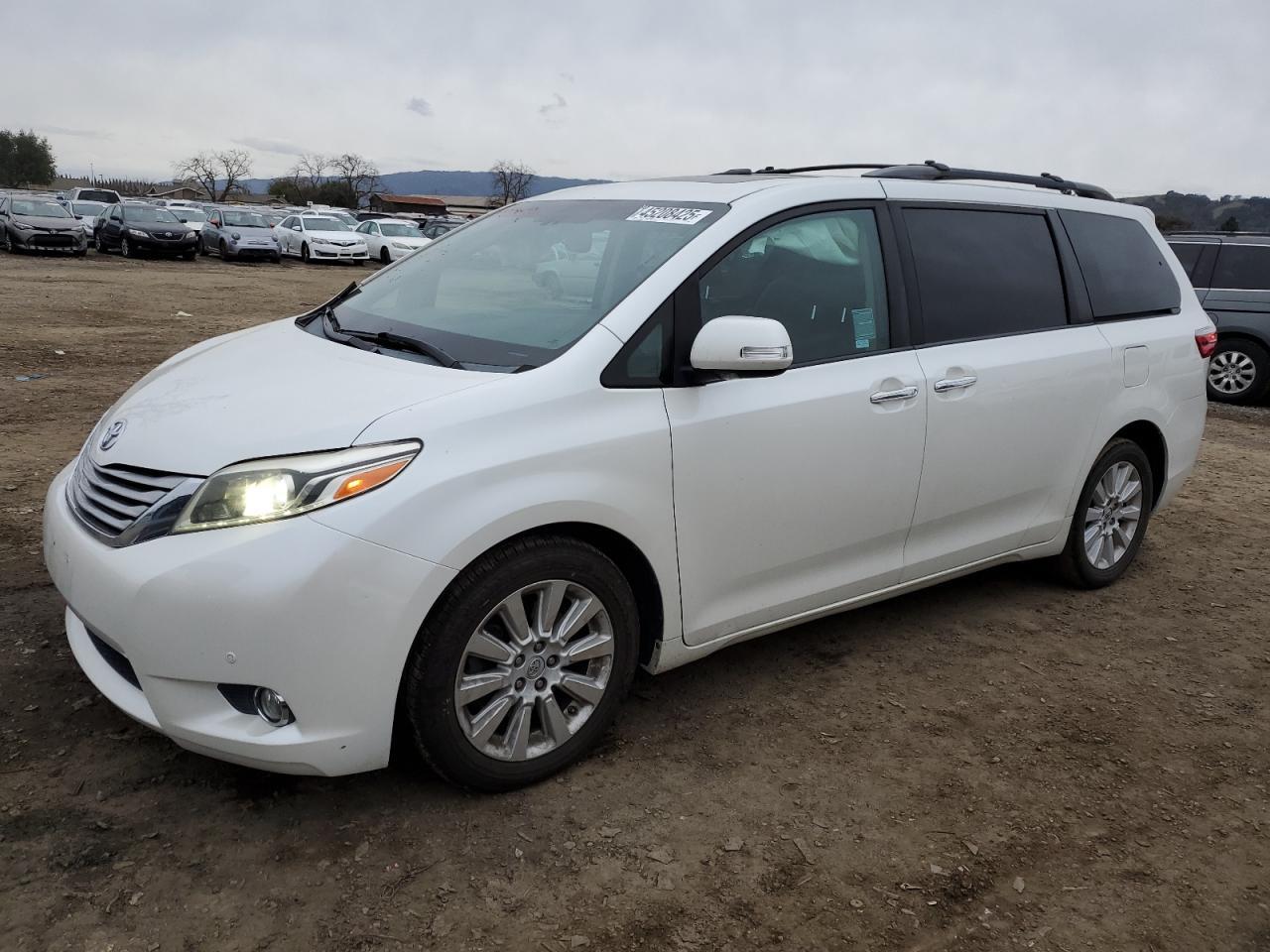 2015 TOYOTA SIENNA XLE