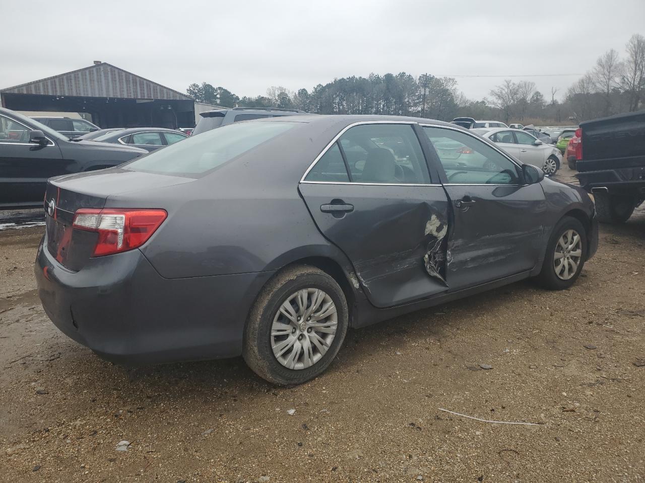2013 TOYOTA CAMRY L - Фото 3