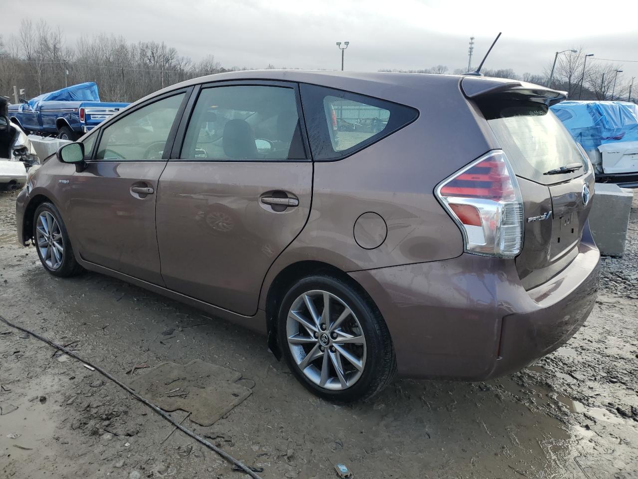 2015 TOYOTA PRIUS V - Image 2