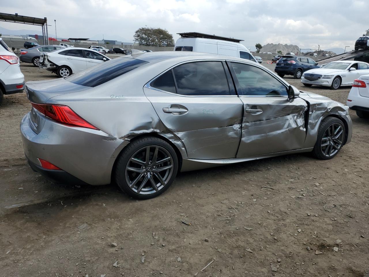 2018 LEXUS IS 300 - Фото 3