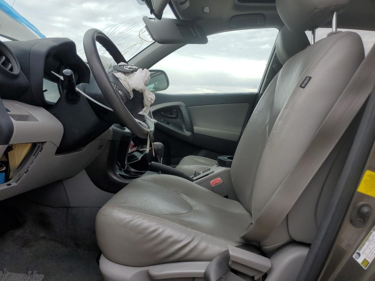 2011 TOYOTA RAV4 - Image 7