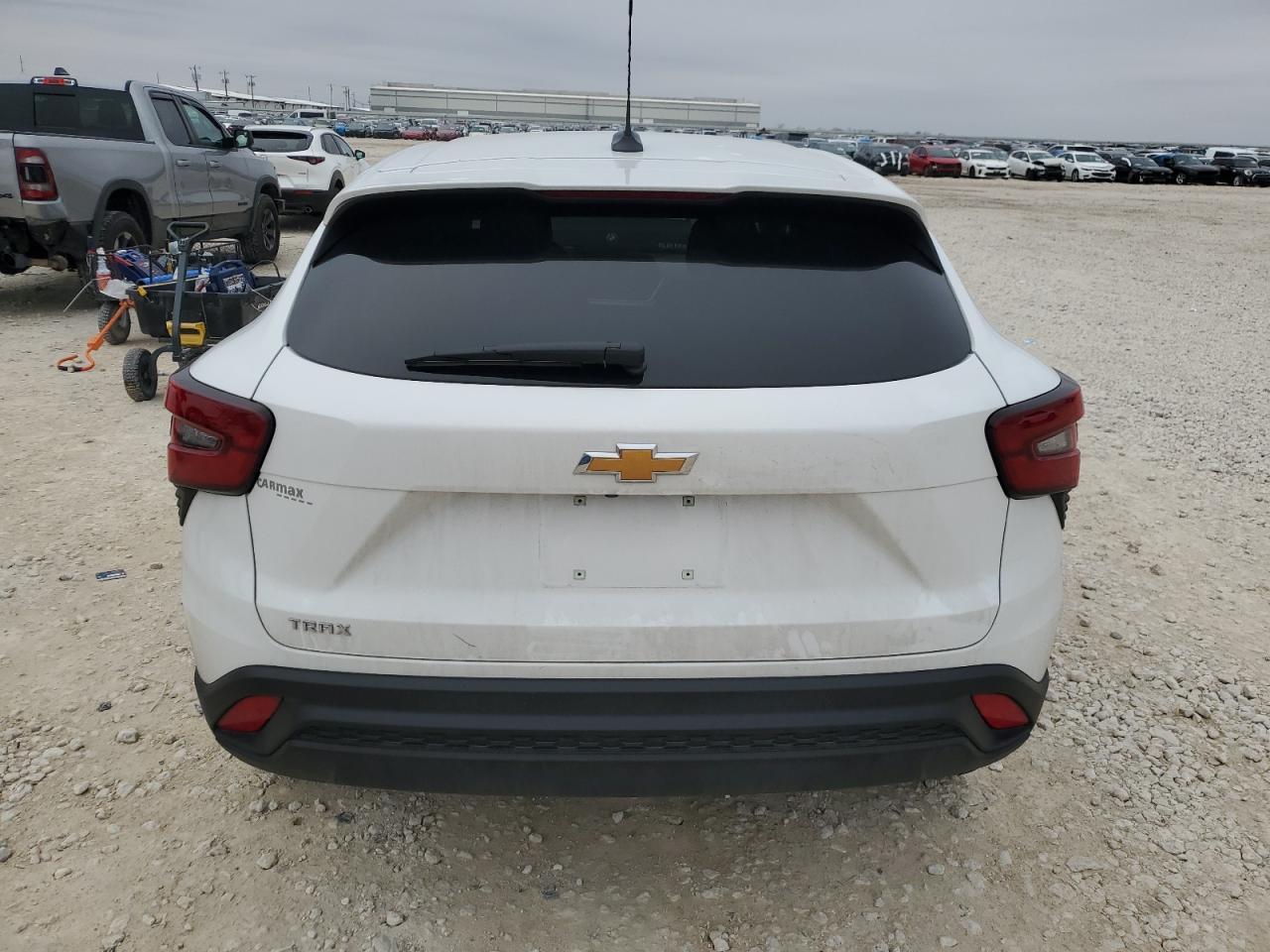 2024 CHEVROLET TRAX LS - Image 6